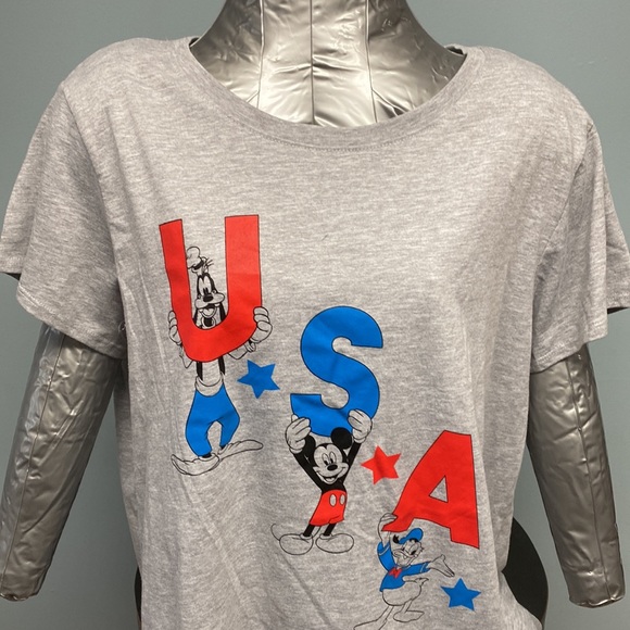Mickey and friends Disney tee shirt NWOT - Picture 3 of 7